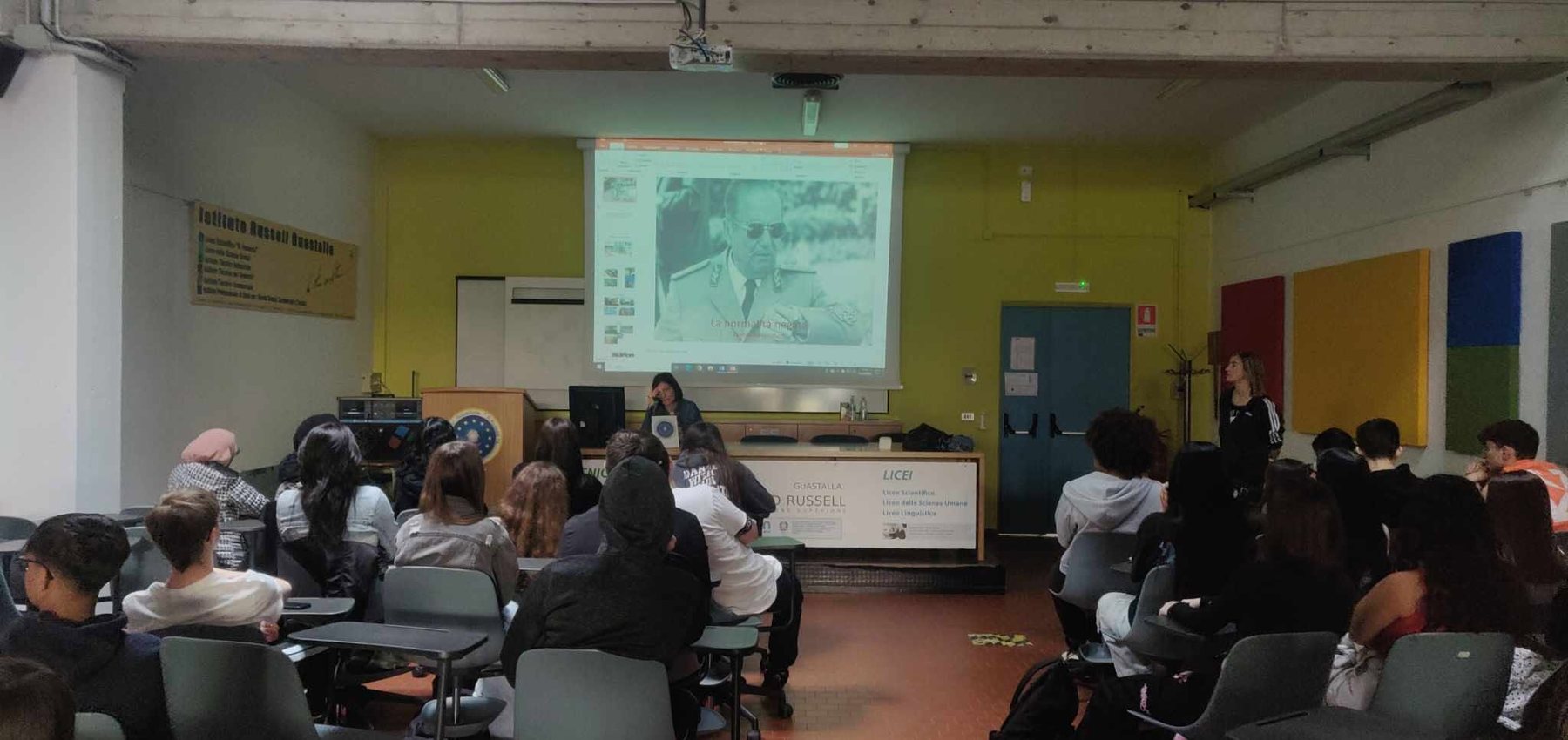 Gordana Grubac incontra una classe durante gli incontri nelle scuole del 2024